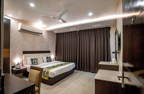 Mahanagar Hotel | The Golden Apple