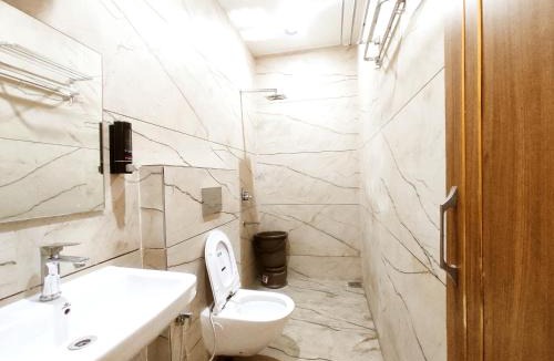 Focal Point Hotel | THE GOLDEN CROWN - Hotel With Comfort & Feelings