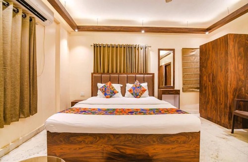 Kalighat Hotel | The Golden Orchid