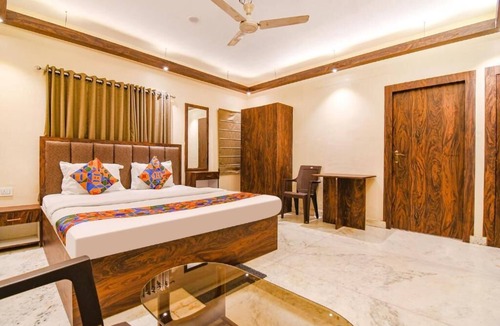 Kalighat Hotel | The Golden Orchid