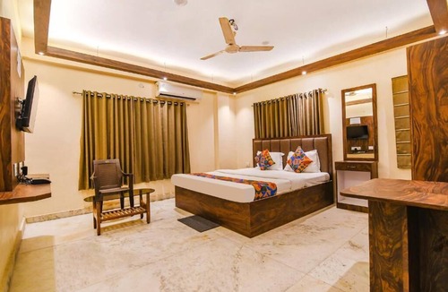 Kalighat Hotel | The Golden Orchid