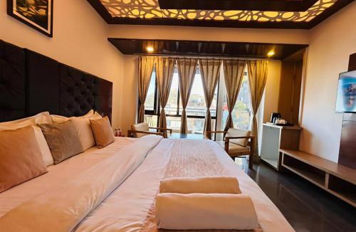 Tehri Hotel | The Grand Dwaper A- Luxury Rooms & Parking Walking Distance From Mall Road