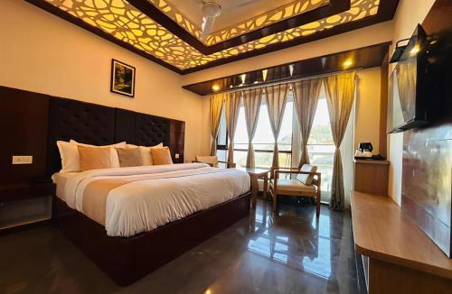Tehri Hotel | The Grand Dwaper A- Luxury Rooms & Parking Walking Distance From Mall Road
