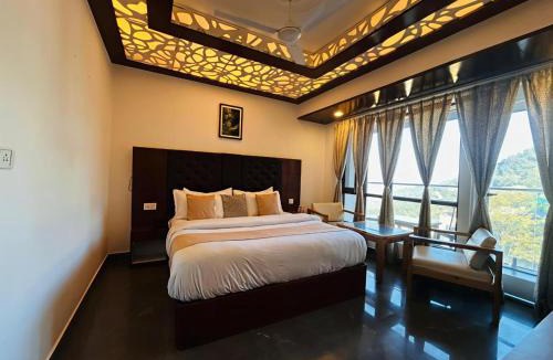 Tehri Hotel | The Grand Dwaper A- Luxury Rooms & Parking Walking Distance From Mall Road