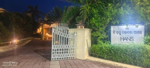 Puri Resort | The Hans Coco Palm Beachfront Resort