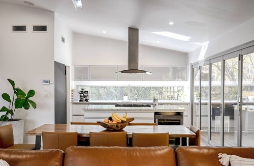 Murrays Beach House | The Harmony Retreat - Luxurious Murrays Beach Retreat