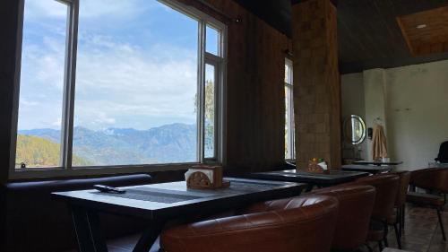 Kumharsain House | The Himalayan Kitchen Narkanda - Cafe & Rooms