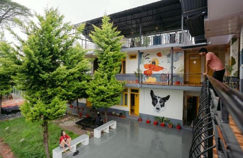 Gunehr Hostel | The Hosteller Bir