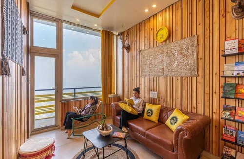 Theog Hostel | The Hosteller Kufri, Shimla