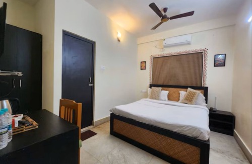 Santiniketan Hotel | The Kolam