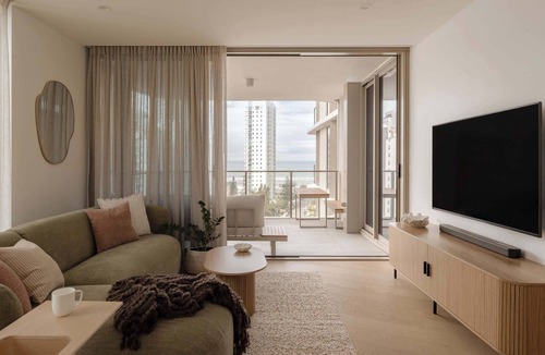 Main Beach Apartment | The Lagoon, Main Beach
