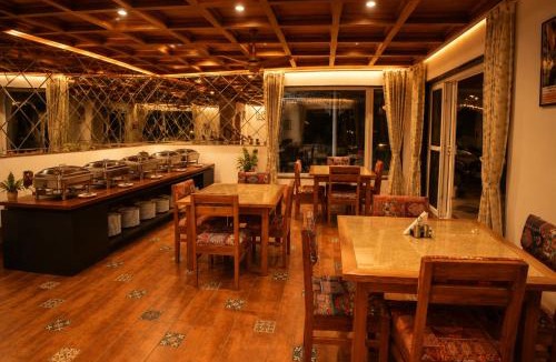 Naukuchiyatal Hotel | The Lake Heritage - Luxury & Lake View