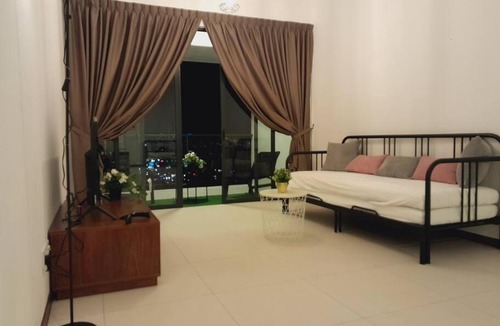 Seri Tanjung Pinang Apartment | The Landmark Comfort Suite with Sea View