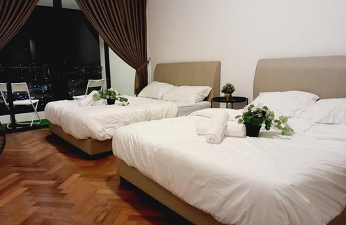 Seri Tanjung Pinang Apartment | The Landmark Comfort Suite with Sea View