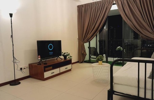 Seri Tanjung Pinang Apartment | The Landmark Comfort Suite with Sea View