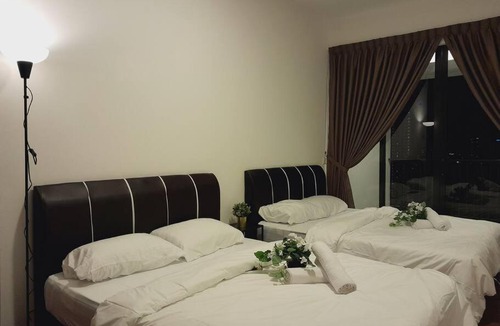 Seri Tanjung Pinang Apartment | The Landmark Comfort Suite with Sea View