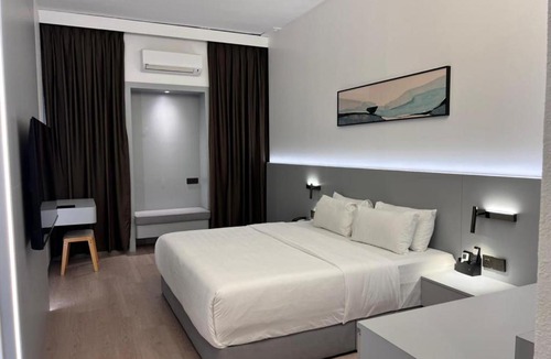 Pegawai Hotel | The Landmark Hotel