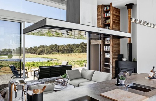 Pokolbin Apartment | The Longhouse - Suite 1 - Iconic Hunter Valley property, 2 en-suite bedrooms and vineyard views