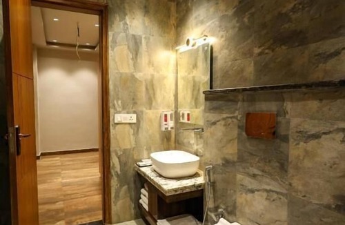Bail Parao Hotel | The Maasai Mara Resort Water and Adventure Park Corbett
