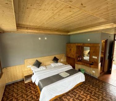 Old Manali House | The Mad King's House & Cafe