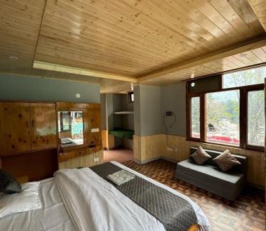Old Manali House | The Mad King's House & Cafe