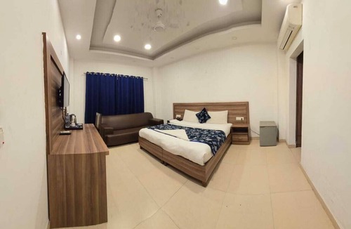 Sushant Lok Hotel | The Maple Stays