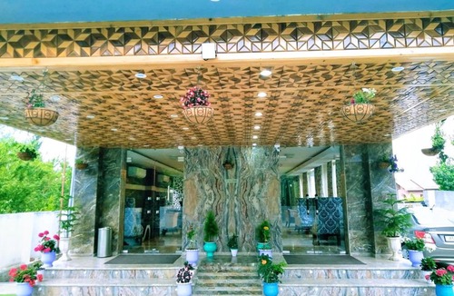Nishat-Shalimar Hotel | The Montreal Srinagar A Unit Of Montreal Group