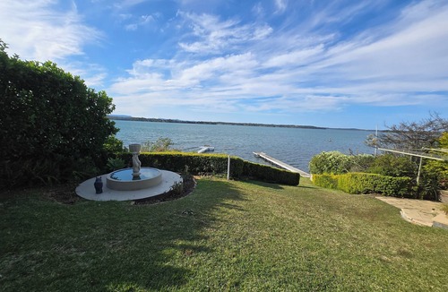 Mannering Park House | The Nautilus at Lake Macquarie | Indoor Heated Pool | Kayaks | Jetty