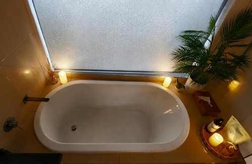 Kangaroo Flat Apartment | The Nest at Forest Lake - Stylish Guest Suite