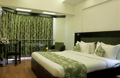 Sayajiganj Hotel | The Oasis