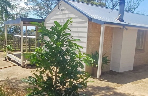 Innes View Cottage | The Old Dairy Cottage - rural retreat with mountain and bush panorama