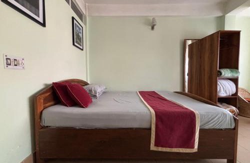 Mirik Bed & Breakfast | The Parijat Inn