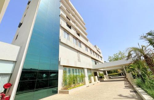 Thaltej Hotel | The Parterre - SG Highway Ahmedabad