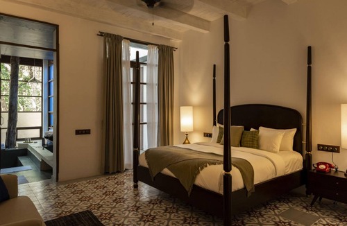 Moira Hotel | The Postcard Moira