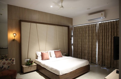 Valsad Hotel | The Regal Banquets and Rooms