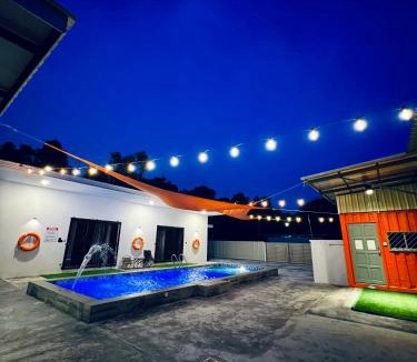 Port Dickson House | The Rina Homestay-Whole Villa with Private Pool,BBQ & Karaoke-1Min Beach-