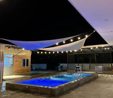 Port Dickson House | The Rina Homestay-Whole Villa with Private Pool,BBQ & Karaoke-1Min Beach-