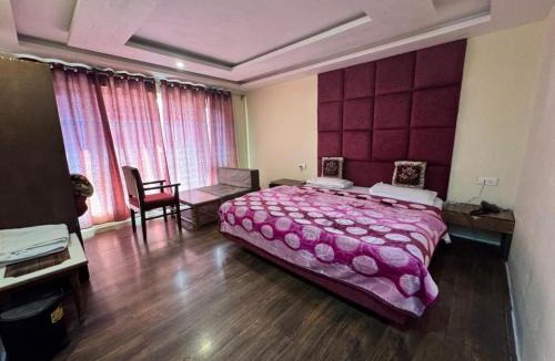 Laripora Hotel | The River Edge