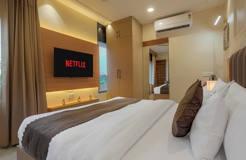 Kharar Hotel | The Roseville Grand