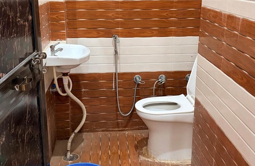 Faizabad Bed & Breakfast | The Saroj Palace