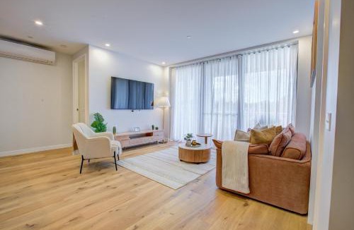 Dickson Apartment | The Scandi - Nordic Luxe Dual Suite- 2 Bed 2 Bath,Mt Ainslie Views, Gym & Free Parking