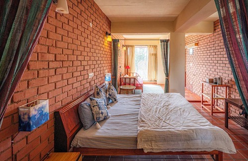 Theog Bed & Breakfast | The Shilaroo Project