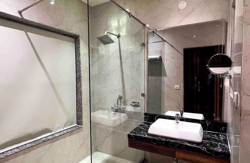 Mahipalpur Extension Hotel | The Shoba Estate Gold