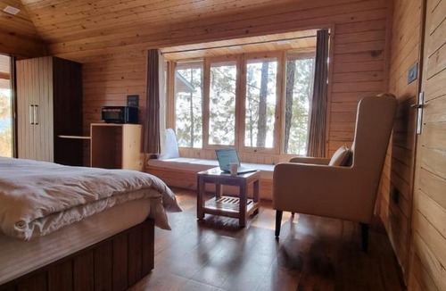 Mussoorie House | The Skydrift Mussoorie - 1 bedroom holiday home on a hilltop