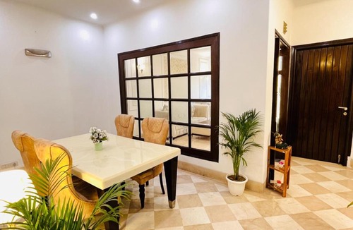 Safdarjung Enclave Hotel | The South Manor Residency Safdarjung Enclave