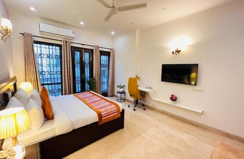 Safdarjung Enclave Hotel | The South Manor Residency Safdarjung Enclave
