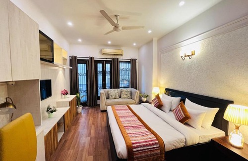 Safdarjung Enclave Hotel | The South Manor Residency Safdarjung Enclave
