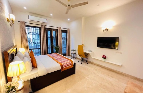 Safdarjung Enclave Hotel | The South Manor Residency Safdarjung Enclave