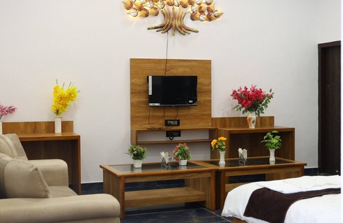 Bharatpur Resort | The Sunflower Resort
