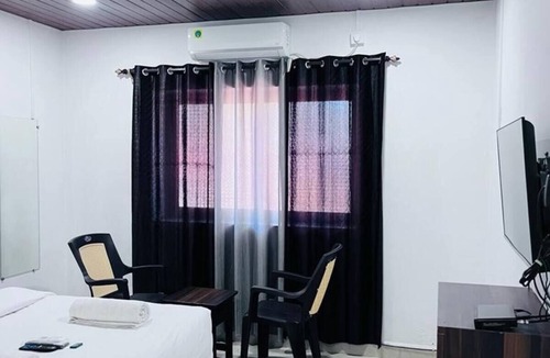 Calangute Hotel | The Sunshine Calangute Cozy - Bed - AC - Wi-Fi